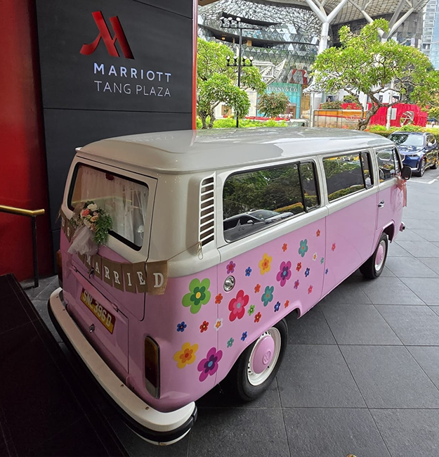 volkswagen-kombi-t2-bus-pinky-the-playful-classic