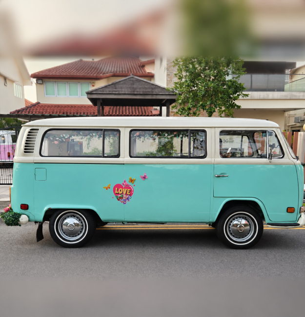 volkswagen-kombi-tiffany-blue-t2-bus